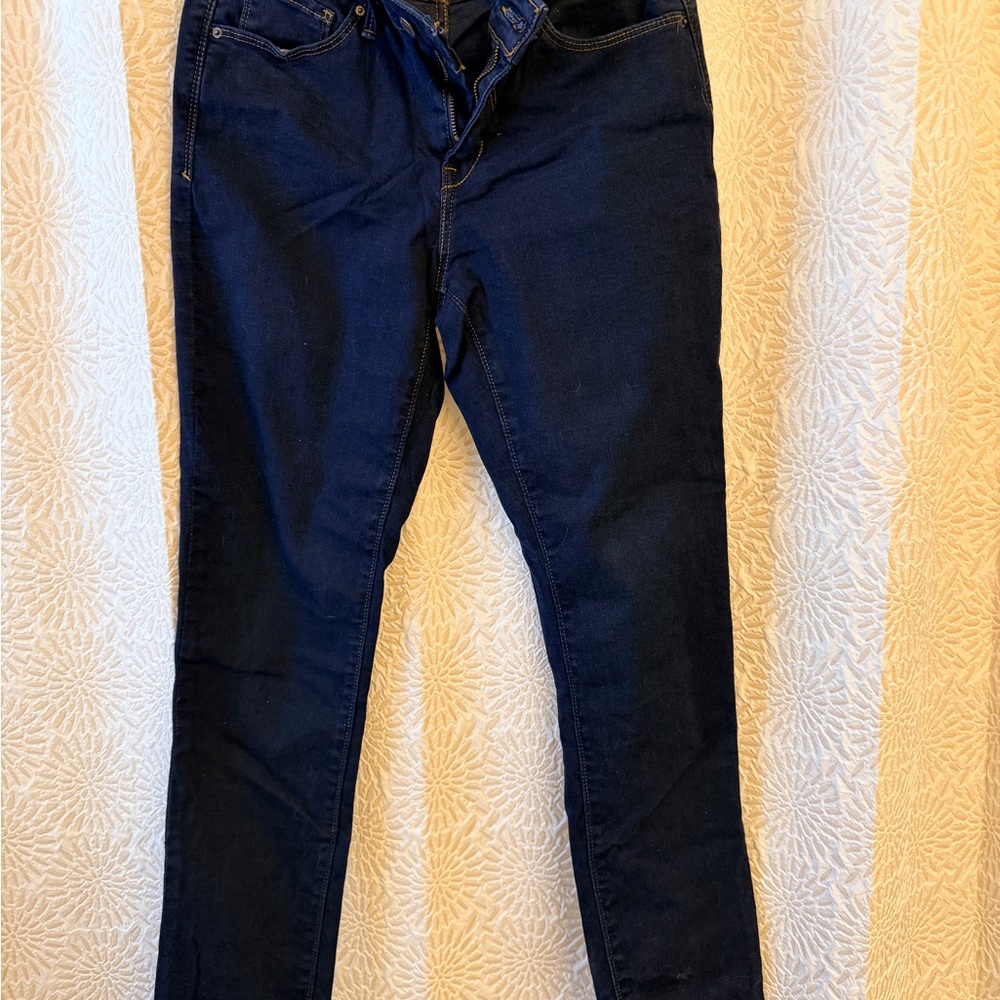 Levi's classic Mid Rise Dark Blue Women's Skinny Jeans